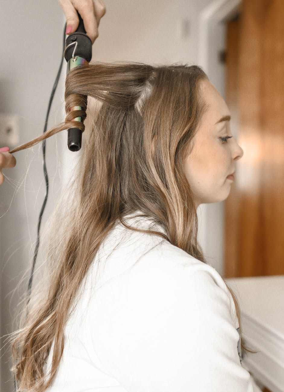 pexels-photo-973403 balayage hair styling